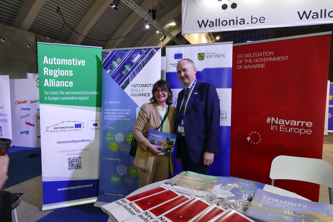 from left to right: Marina Klavina (Technical Secretariat of ARA, CoR) and CoRAI Chair Thomas Schmidt.